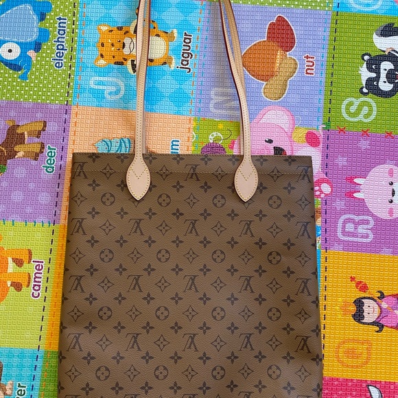 louis vuitton carry it reverse - Picture 2 of 3